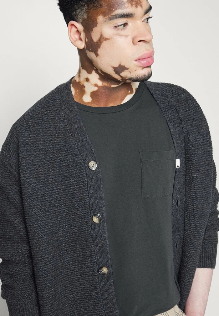 Scotch & Soda FABRIC DYED POCKET TEE - T-shirt Basique - Antra 4 Scotch & Soda FABRIC DYED POCKET TEE - T-shirt Basique - Antra – Image 4