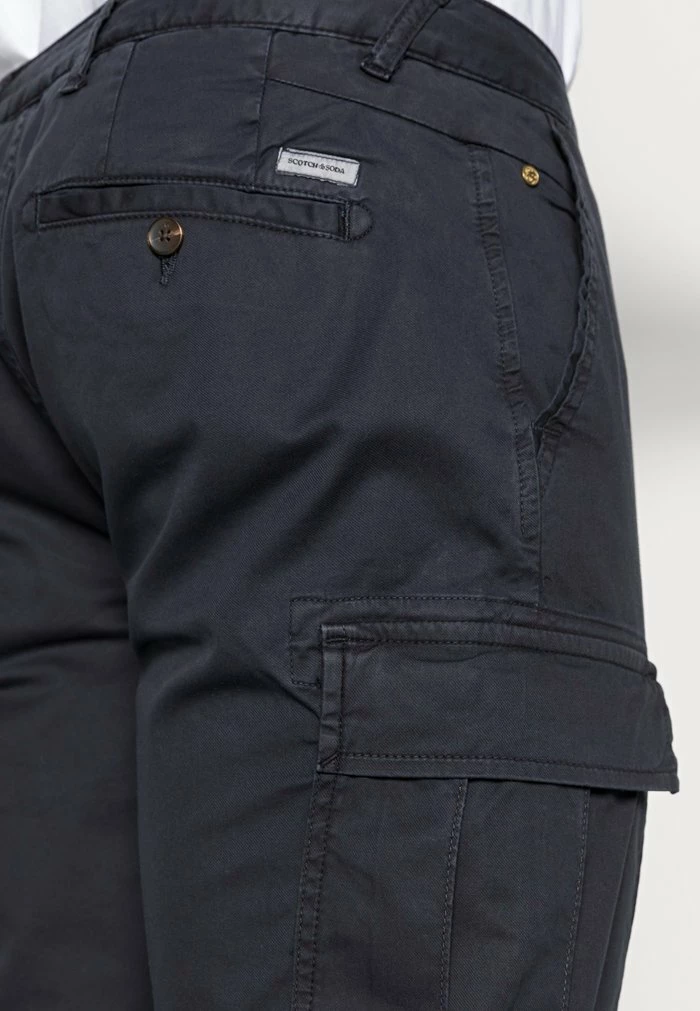 Scotch & Soda STUART GARMENT DYED REGULAR SLIM FIT - Pantalon Cargo - Night 5 Scotch & Soda STUART GARMENT DYED REGULAR SLIM FIT - Pantalon Cargo - Night – Image 5