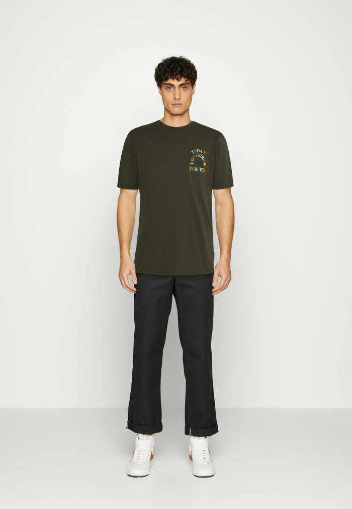 Scotch & Soda REGULAR FIT ARTWORK - T-shirt Imprimé - Dark Green 2 Scotch & Soda REGULAR FIT ARTWORK - T-shirt Imprimé - Dark Green – Image 2