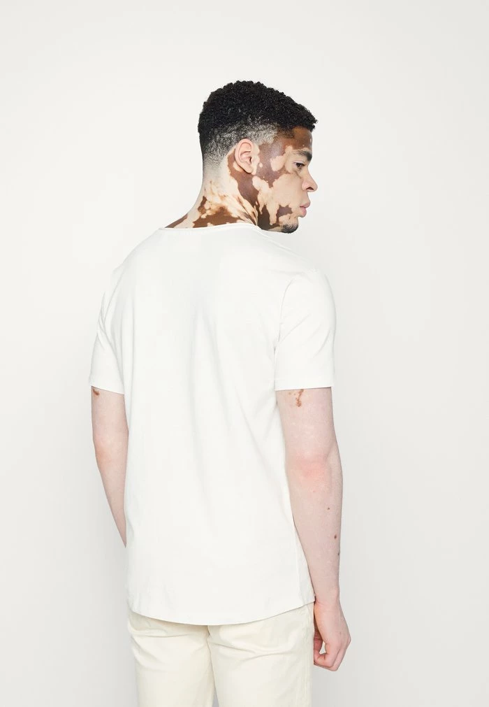 Scotch & Soda T-shirt Basique - Off White 3 Scotch & Soda T-shirt Basique - Off White – Image 3