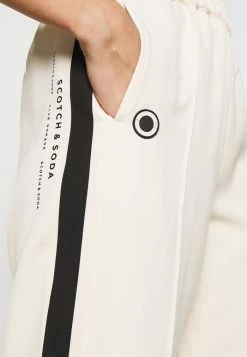 Scotch & Soda CLUB NOMADE CHIC PANT - Pantalon De Survêtement - Ecru 13 Scotch & Soda CLUB NOMADE CHIC PANT - Pantalon De Survêtement - Ecru -Scotch & Soda Soldes 1702a9d9040f4782a0670e2f120e9969