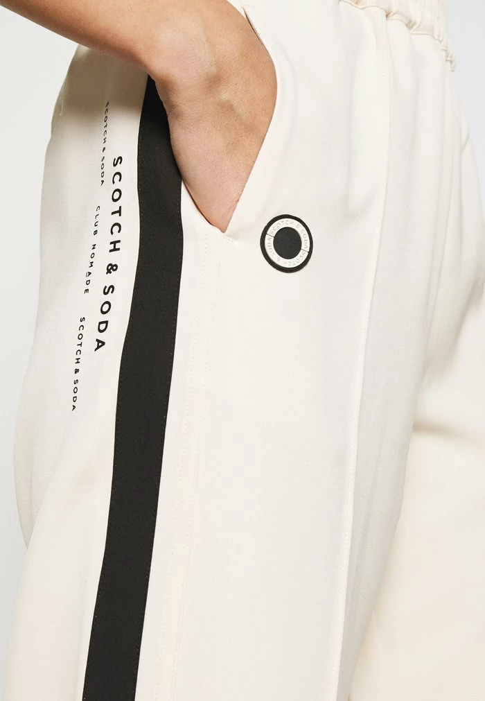 Scotch & Soda CLUB NOMADE CHIC PANT - Pantalon De Survêtement - Ecru 7 Scotch & Soda CLUB NOMADE CHIC PANT - Pantalon De Survêtement - Ecru – Image 7