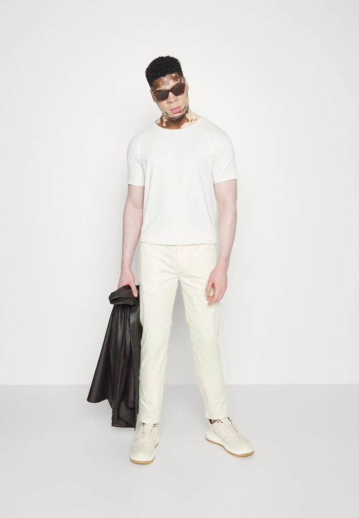 Scotch & Soda T-shirt Basique - Off White 2 Scotch & Soda T-shirt Basique - Off White – Image 2