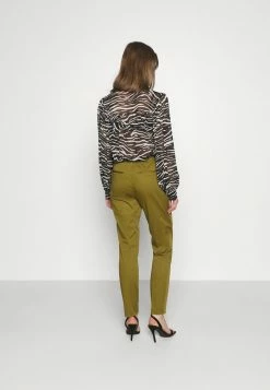 Scotch & Soda BELL' IN MERCERIZED QUALITY - Chino - Army 9 Scotch & Soda BELL' IN MERCERIZED QUALITY - Chino - Army -Scotch & Soda Soldes 2f2933682a1546fe87b12ad760e71639