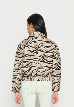 Scotch & Soda ANIMAL JACQUARD SHORT JACKET - Blouson Bomber - Combo K 7 Scotch & Soda ANIMAL JACQUARD SHORT JACKET - Blouson Bomber - Combo K -Scotch & Soda Soldes 3649e778801e4057856823661171c8ea