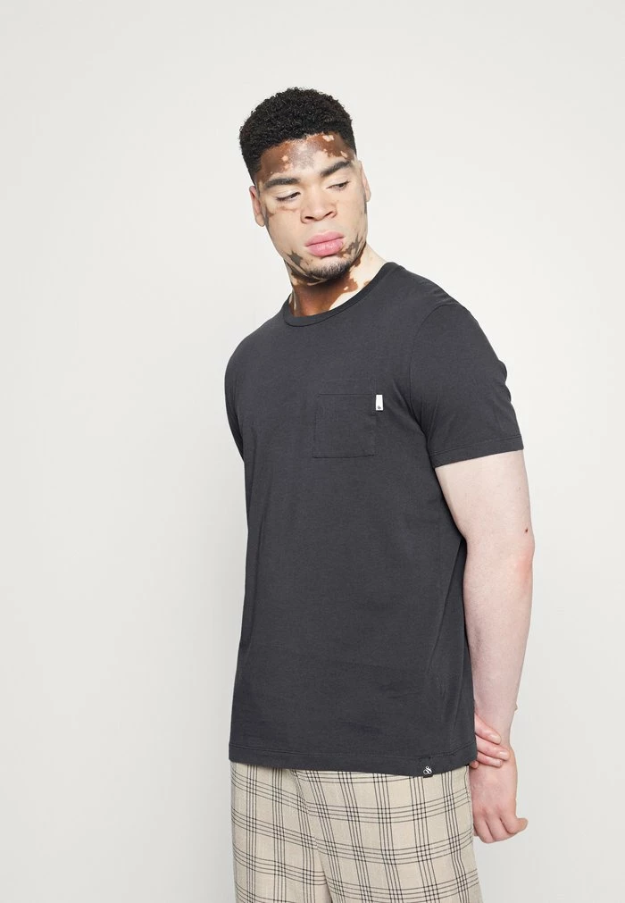 Scotch & Soda FABRIC DYED POCKET TEE - T-shirt Basique - Antra 1 Scotch & Soda FABRIC DYED POCKET TEE - T-shirt Basique - Antra