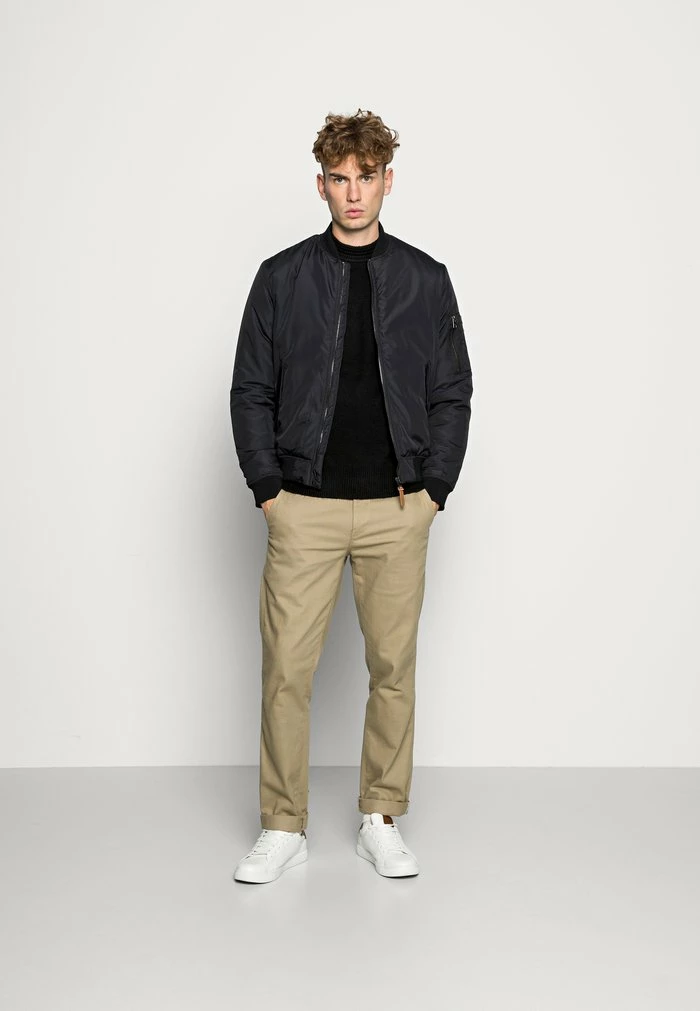 Scotch & Soda SOFT CREWNECK PULL WITH HIGHER COLLAR - Pullover - Black 2 Scotch & Soda SOFT CREWNECK PULL WITH HIGHER COLLAR - Pullover - Black – Image 2