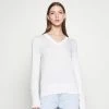 Scotch & Soda LIGHTWEIGHT WITH FITTED WAIST AND V-NECK - Pullover - Ecru