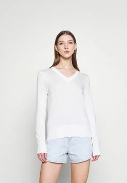 Scotch & Soda LIGHTWEIGHT WITH FITTED WAIST AND V-NECK - Pullover - Ecru