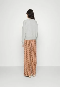 Scotch & Soda RAGLAN CREWNECK WITH GRAPHIC - Sweatshirt - Grey Melange 8 Scotch & Soda RAGLAN CREWNECK WITH GRAPHIC - Sweatshirt - Grey Melange -Scotch & Soda Soldes 59ae81dba3f14b039f4bdfb85e670f84