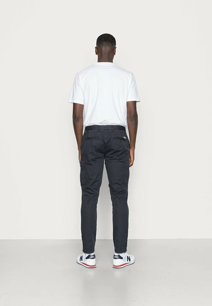 Scotch & Soda STUART GARMENT DYED REGULAR SLIM FIT - Pantalon Cargo - Night 3 Scotch & Soda STUART GARMENT DYED REGULAR SLIM FIT - Pantalon Cargo - Night – Image 3