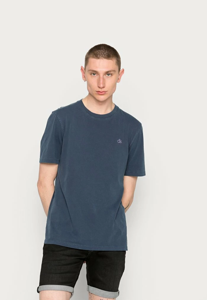 Scotch & Soda GARMENT DYED CREWNECK TEE WITH EMBROIDERY LOGO - T-shirt Basique - Navy 1 Scotch & Soda GARMENT DYED CREWNECK TEE WITH EMBROIDERY LOGO - T-shirt Basique - Navy