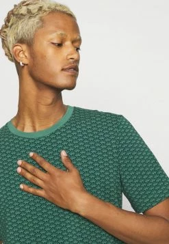 Scotch & Soda CLASSIC CREWNECK TEE - T-shirt Imprimé - Dark Green 9 Scotch & Soda CLASSIC CREWNECK TEE - T-shirt Imprimé - Dark Green -Scotch & Soda Soldes 5fcabbadd57c4773963405e99145a707