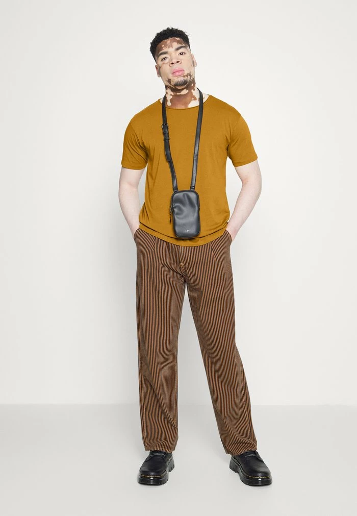 Scotch & Soda T-shirt Basique - Nutmeg 2 Scotch & Soda T-shirt Basique - Nutmeg – Image 2