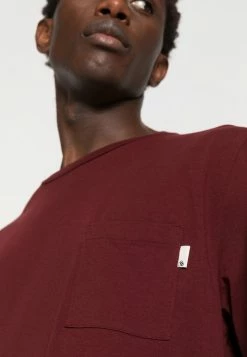 Scotch & Soda FABRIC DYED POCKET TEE - T-shirt Basique - Nomade Red 9 Scotch & Soda FABRIC DYED POCKET TEE - T-shirt Basique - Nomade Red -Scotch & Soda Soldes 841248bbfdb546c39e015f2a3de1f3c1