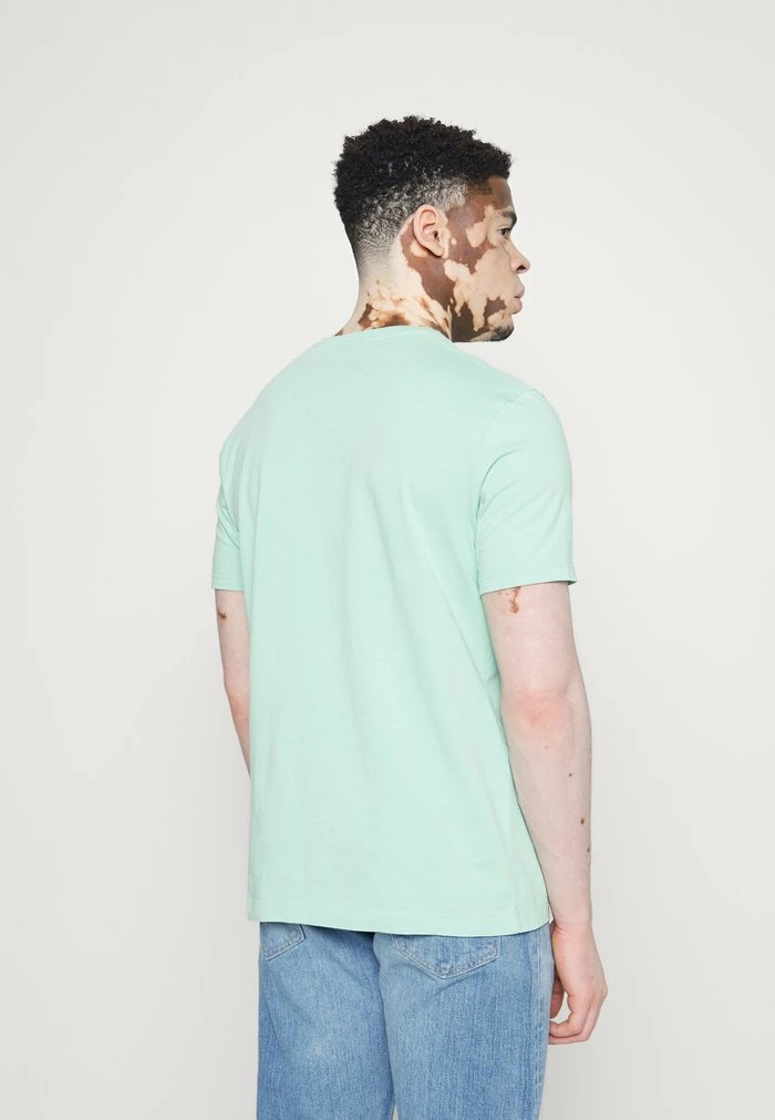Scotch & Soda FABRIC DYED POCKET TEE - T-shirt Basique - Faded Mint 3 Scotch & Soda FABRIC DYED POCKET TEE - T-shirt Basique - Faded Mint – Image 3