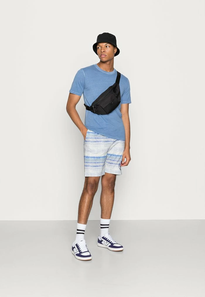 Scotch & Soda GARMENT DYED CREWNECK TEE WITH EMBROIDERY LOGO - T-shirt Basique - Blue 2 Scotch & Soda GARMENT DYED CREWNECK TEE WITH EMBROIDERY LOGO - T-shirt Basique - Blue – Image 2