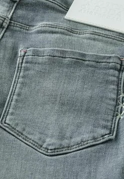 Scotch & Soda Jean Droit - Grey 5 Scotch & Soda Jean Droit - Grey -Scotch & Soda Soldes d80bbb1eb70f445685dc4b41fe33d600