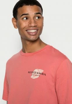 Scotch & Soda GRAPHIC CREWNECK - T-shirt Imprimé - Vulcano 9 Scotch & Soda GRAPHIC CREWNECK - T-shirt Imprimé - Vulcano -Scotch & Soda Soldes e4017c76dbdc4b22b78bcb89633c093d