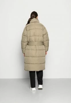 Scotch & Soda QUILTED BELTED DOUBLE BREASTED COAT WITH REPREVE FILLING - Veste D'hiver - Stone -Scotch & Soda Soldes f91911175ba34f30905f21d53febc9ec